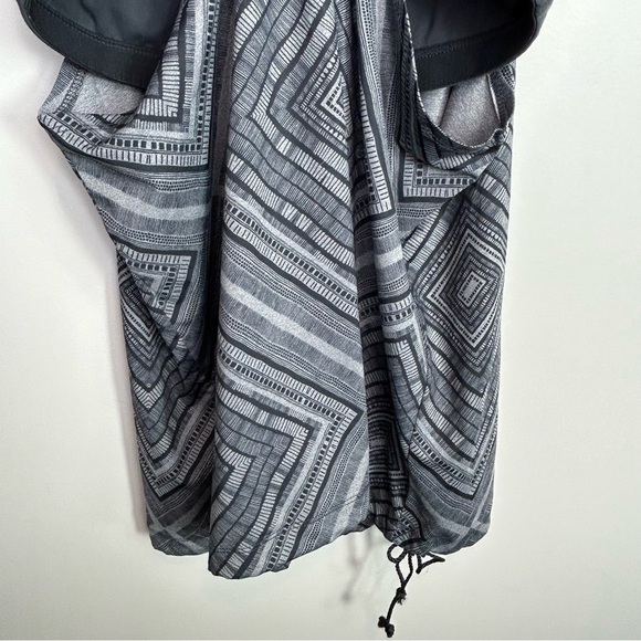 Fabletics printed norwalk built in bra work out tank‎ - Picture 6 of 9